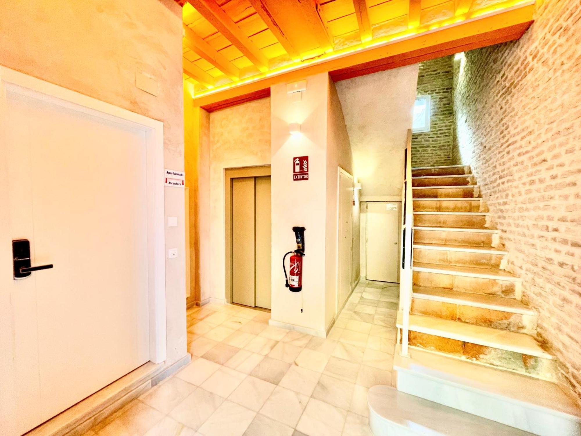 Click Triana Apartment Sevilla Buitenkant foto